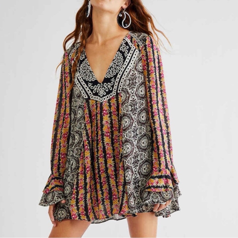 FREE PEOPLE Falling Into You Tunic Top Size Small Embroidered Ruffle Cuff Flowy